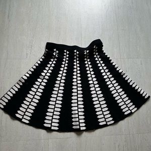 SAKS FIFTH AVENUE WOMENS SKIRT